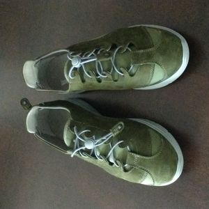 Pandere Barista shoes 6E (8.5 US), leaf green, made in Portugal leather …
